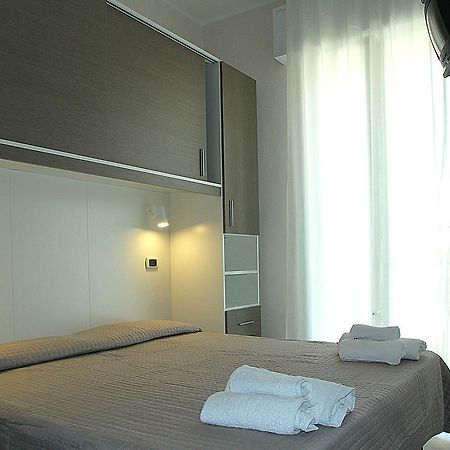 Hotel Sant'Elena Rimini Buitenkant foto