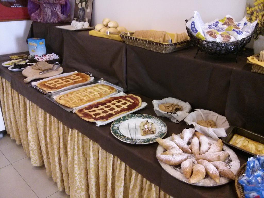 Hotel Sant'Elena Rimini Buitenkant foto
